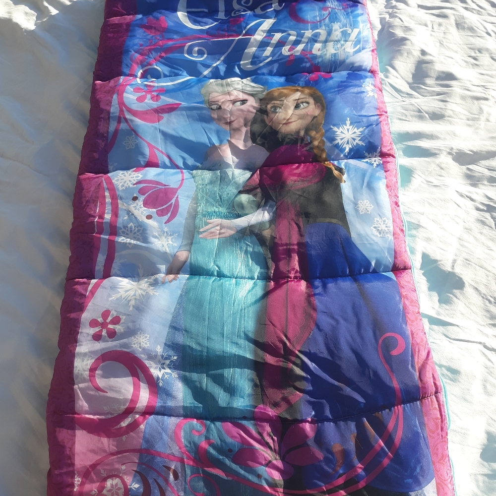 Frozen sleeping bag. Elsa. Anna.
